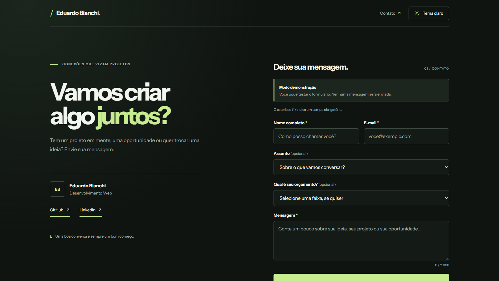 Interface real do Forma em tema escuro, com apresentação à esquerda e formulário à direita